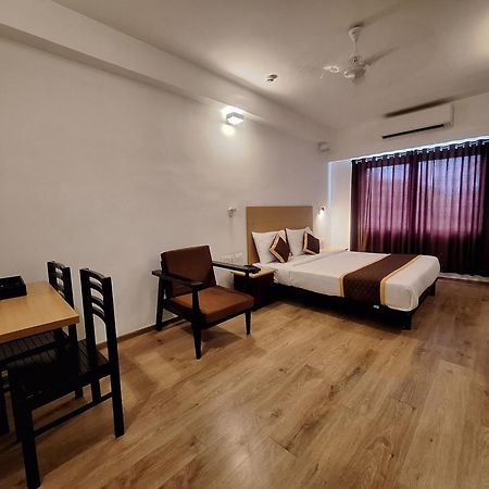 טריואנדרום Hotel B R Regency מראה חיצוני תמונה