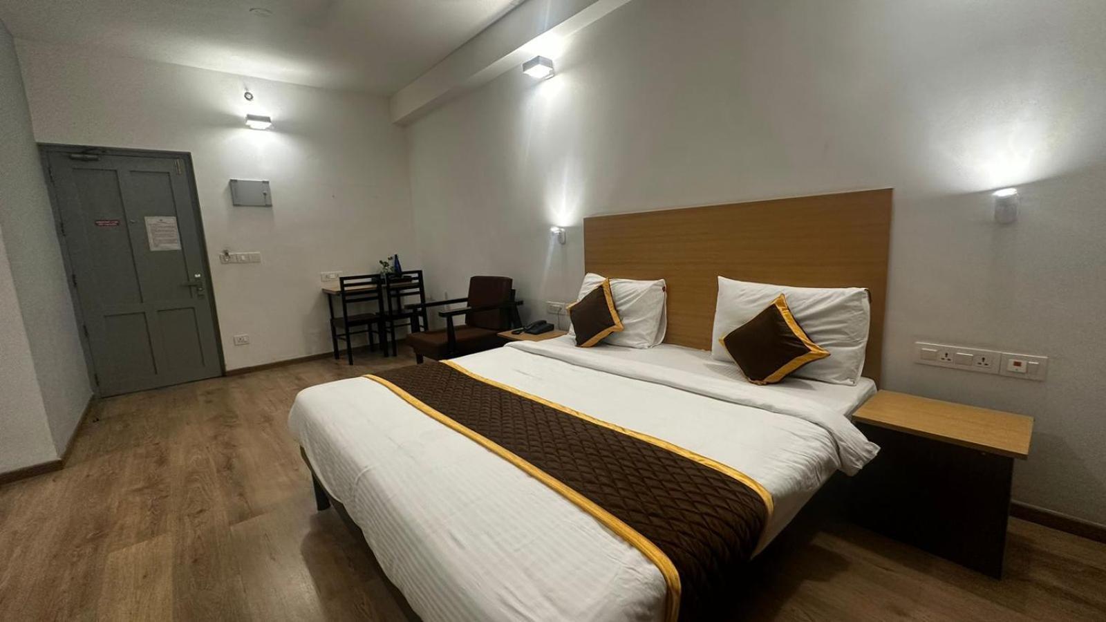 טריואנדרום Hotel B R Regency מראה חיצוני תמונה